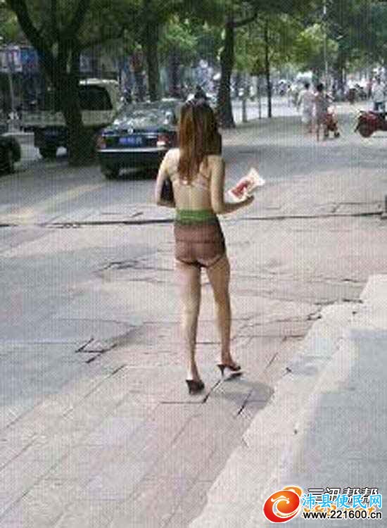 <em>武汉红钢城暴漏女</em>《沛县女人敢这样穿么》_沛