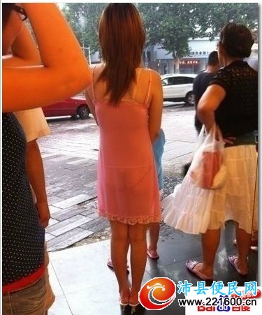 <em>武汉红钢城暴漏女</em>《沛县女人敢这样穿么》_沛